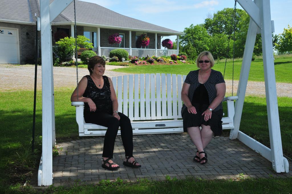 Golden Pathways Retreat B&B Peterborough Exterior foto